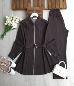 DARL SİVRİ YAKA TOKA KEMERLİ FERMUARLI KOT TAKIM A4-5-1736-37-KAHVE - 