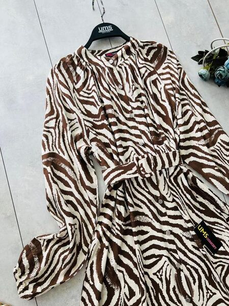 HESA ZEBRA DESENLİ VE KEMERLİ HAKİM YAKA ELBİSE B11-1-2253-37-KAHVE
