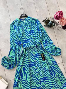 HESA ZEBRA DESENLİ VE KEMERLİ HAKİM YAKA ELBİSE B11-1-2253-54-BENETTON YEŞİLİ - Thumbnail
